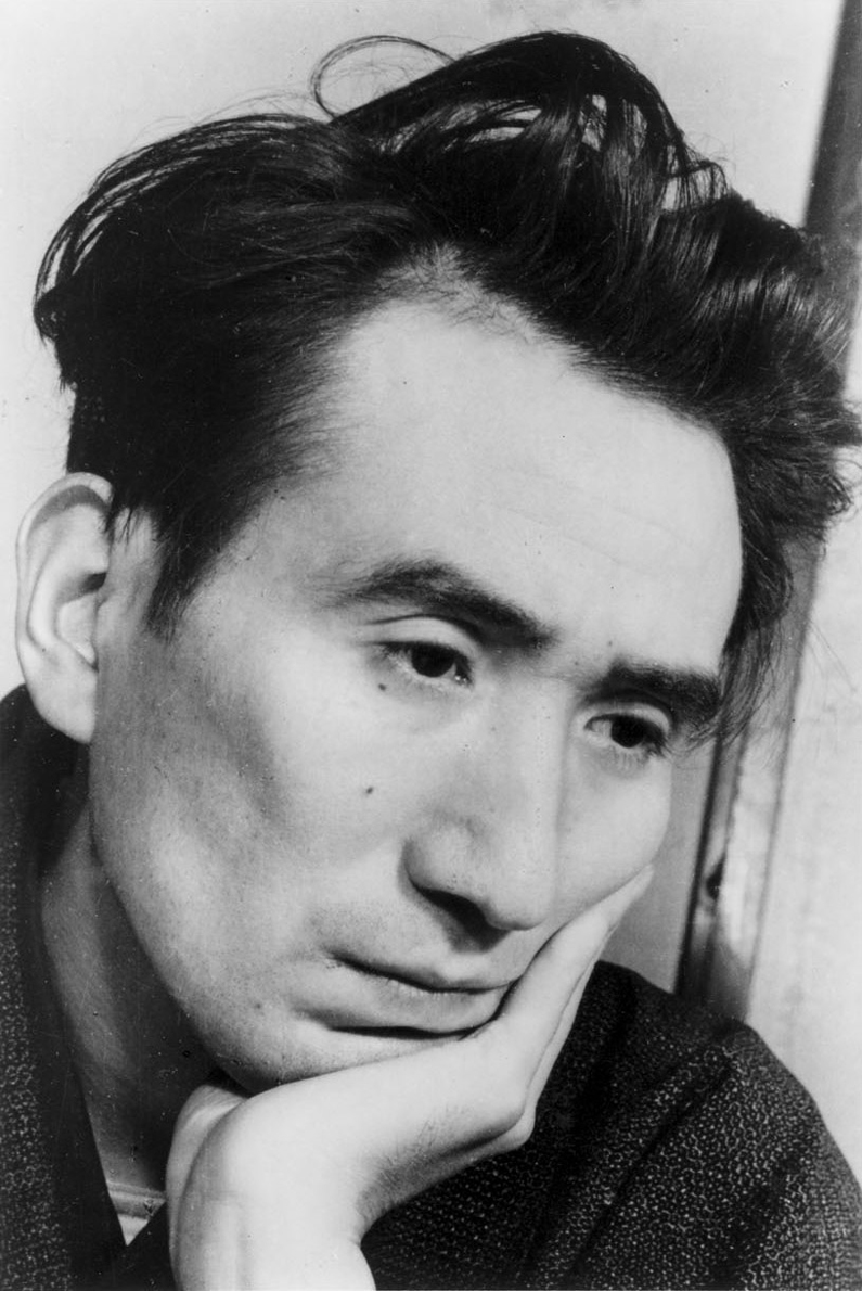 forfatter-dazai-osamu Portrætfoto af Osamu Dazai